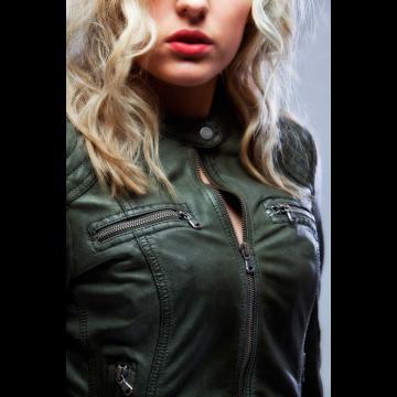 Veste en cuir courte pour femmes