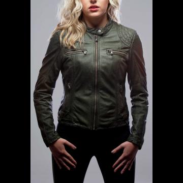 Veste en cuir courte et audacieuse pour femmes