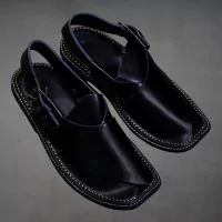 Chappal en cuir noir
