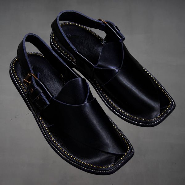 Chappal en cuir noir